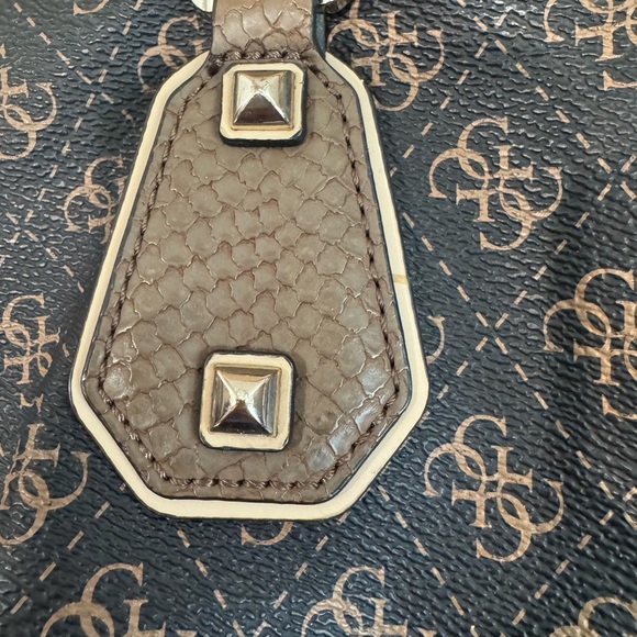 GUESS Confidential Chain Retro Satchel bag GREAT CONDITION